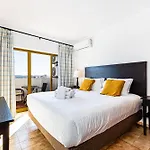 No Snow, 300 M From The Beach, King Size Bed, Fast Wi-fi * Portimão