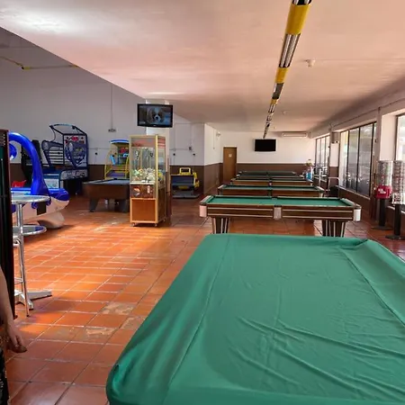 Apartment No Snow, 300 M From The Beach, King Size Bed, Fast Wi-fi *