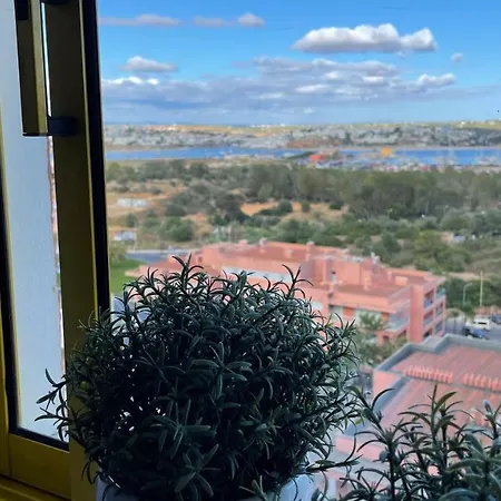 No Snow, 300 M From The Beach, King Size Bed, Fast Wi-fi Apartment Portimao