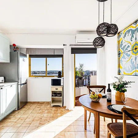 No Snow, 300 M From The Beach, King Size Bed, Fast Wi-fi