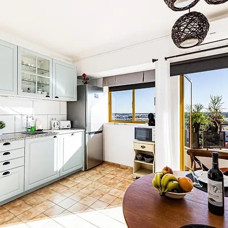 No Snow, 300 M From The Beach, King Size Bed, Fast Wi-fi * Portimão