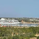 No Snow, 300 M From The Beach, King Size Bed, Fast Wi-fi Apartment