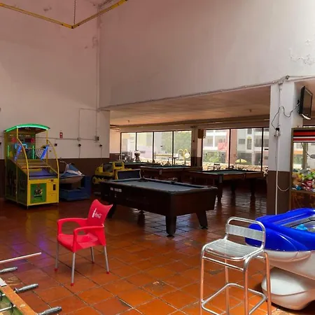 No Snow, 300 M From The Beach, King Size Bed, Fast Wi-fi Appartement Portimão