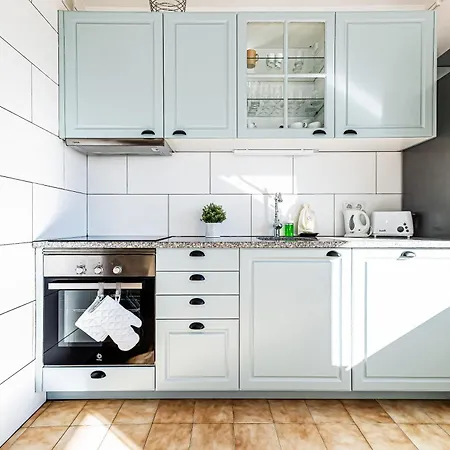 No Snow, 300 M From The Beach, King Size Bed, Fast Wi-fi Apartment