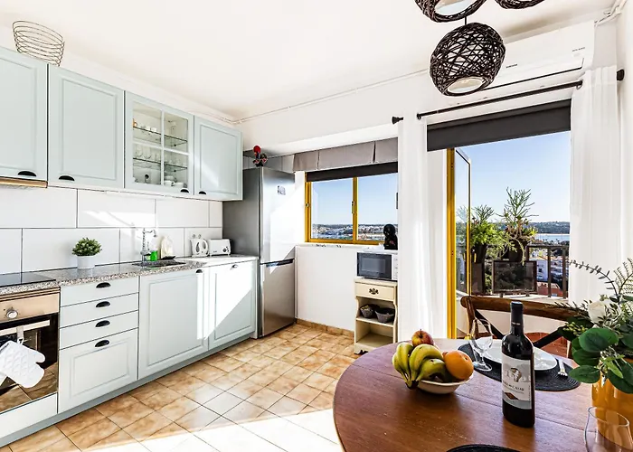 No Snow, 300 M From The Beach, King Size Bed, Fast Wi-fi * Portimão